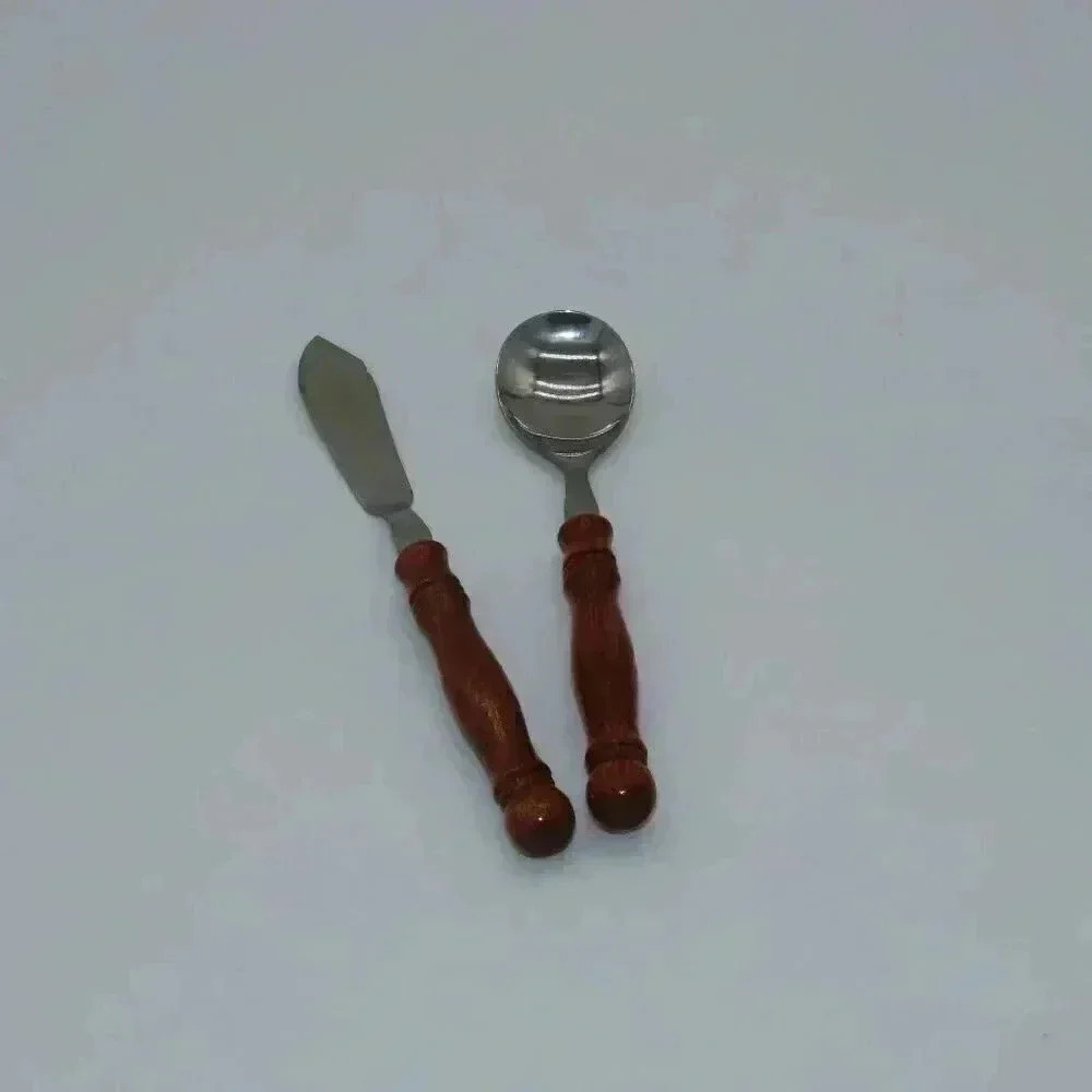 Vintage Wood Handled Flatware set, service for 8, Colonial Style Rustic NIB - Picture 4 of 5